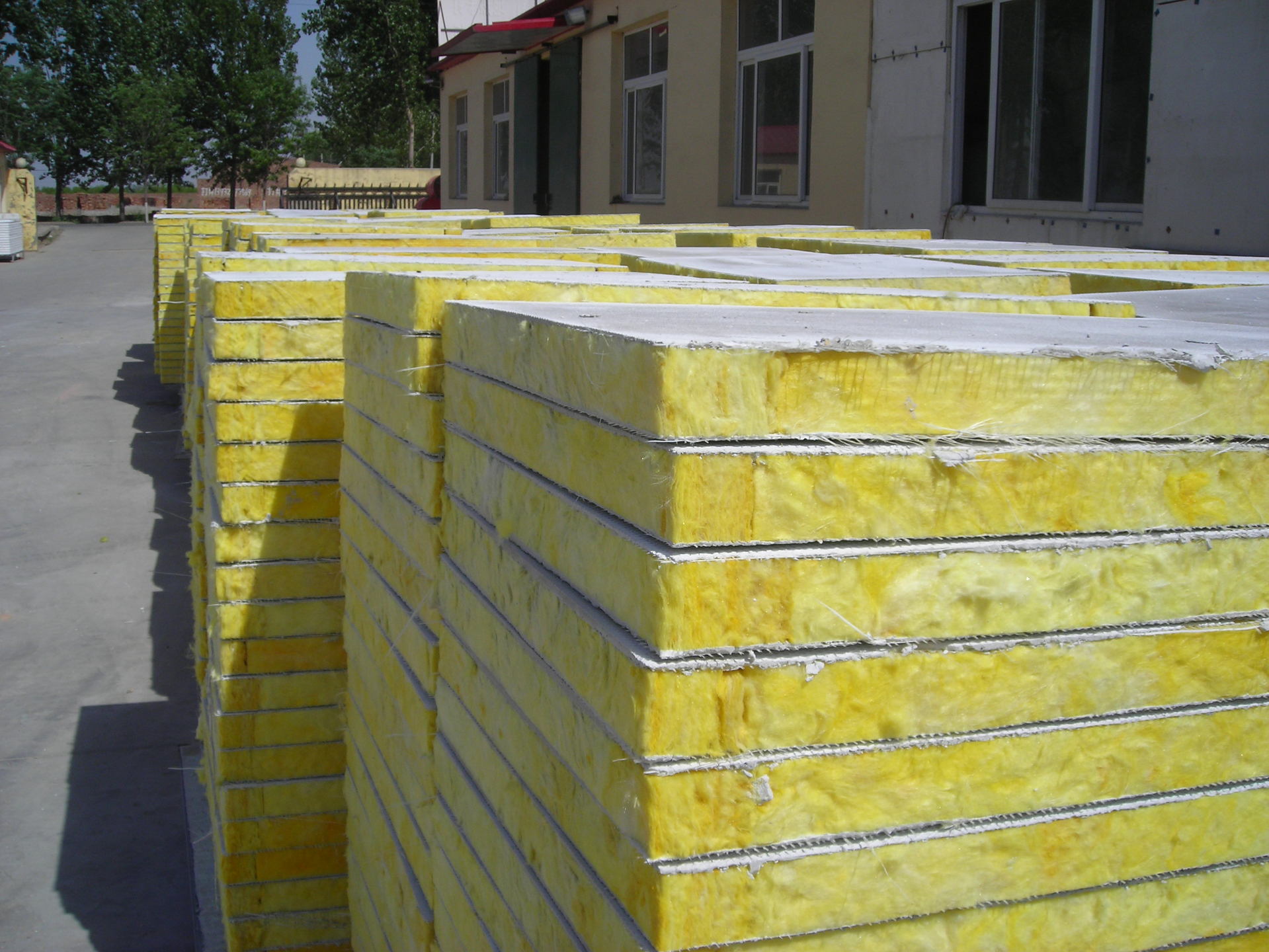 生产销售 外墙屋面吸音岩棉板 防水复合岩棉板