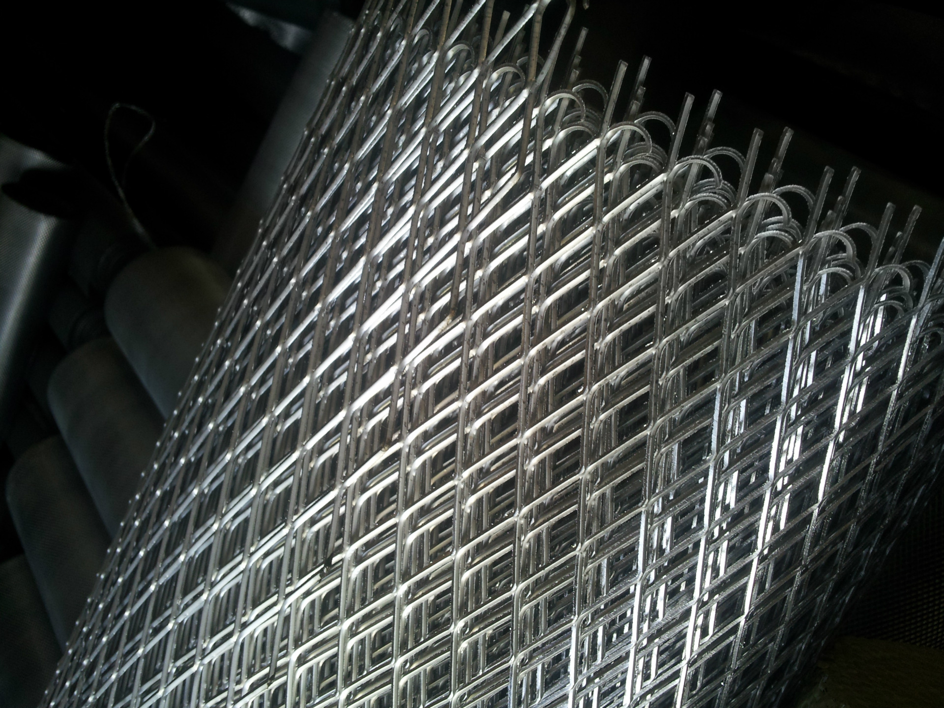 厂家红色钢笆片 铁板筛网 重型钢板网