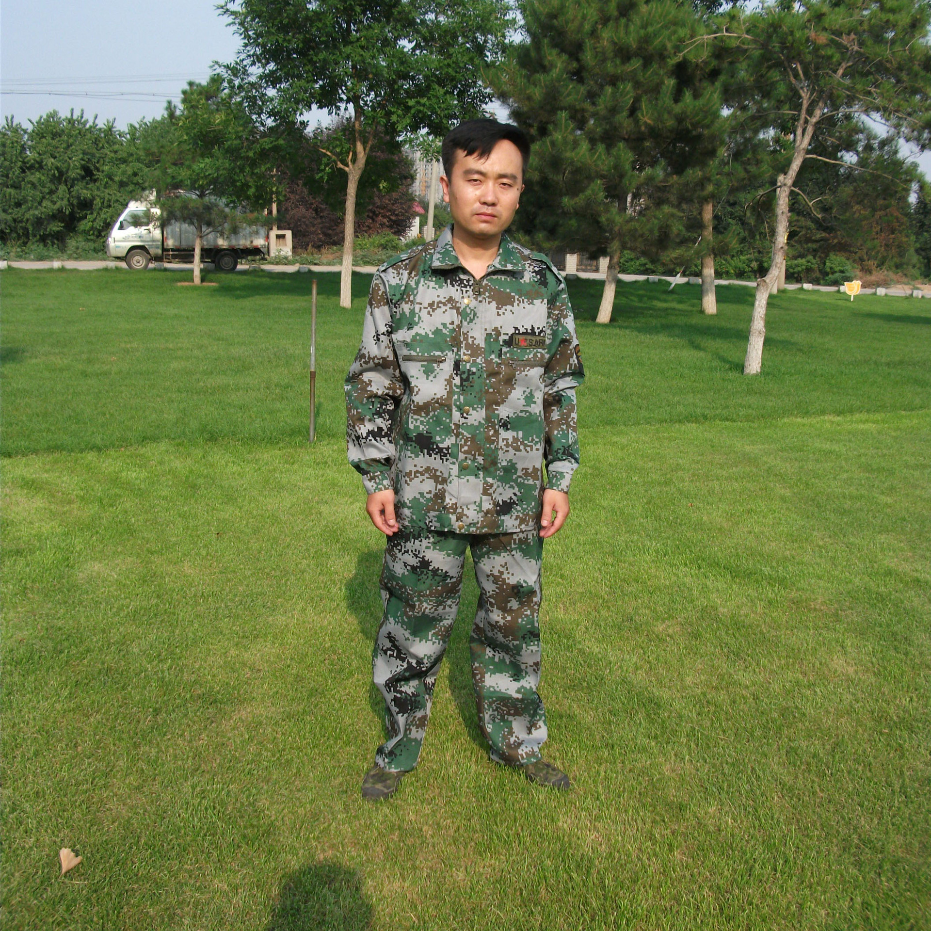 厂家直销 训练专用绿色森林伪装作战迷彩服 吸汗透气军训服 爆款