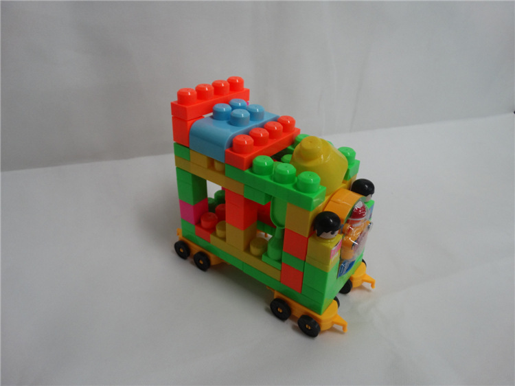 浙江金华聪明兔积木塑料玩具 儿童启蒙益智配灯光和音乐火车头立体