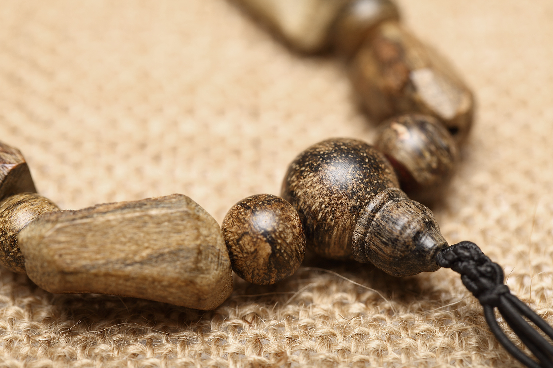 越南广南水沉沉香木不规则形手串天然结香不刺鼻情侣款木制手链