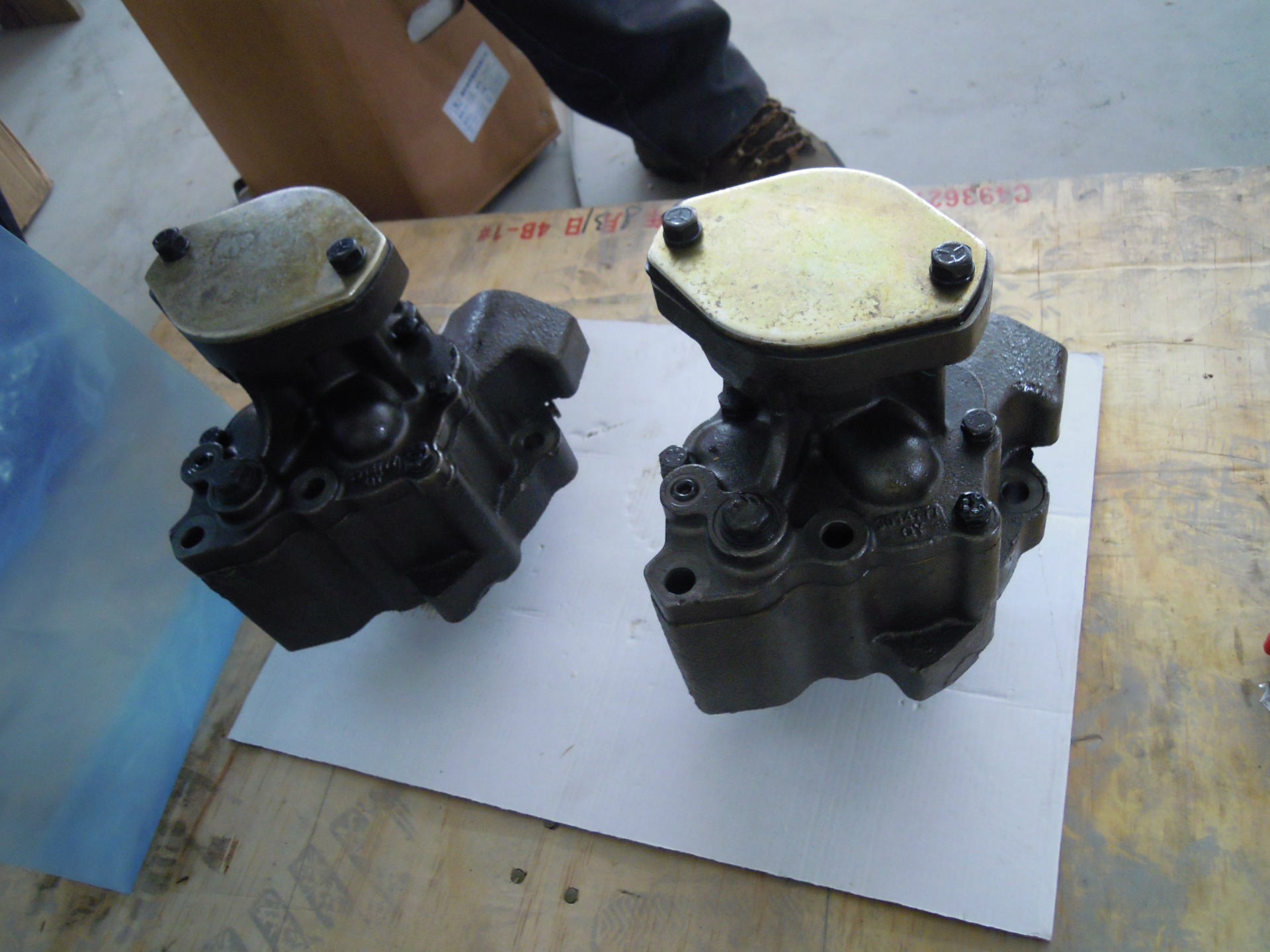 东风康明斯nt855机油泵3821572