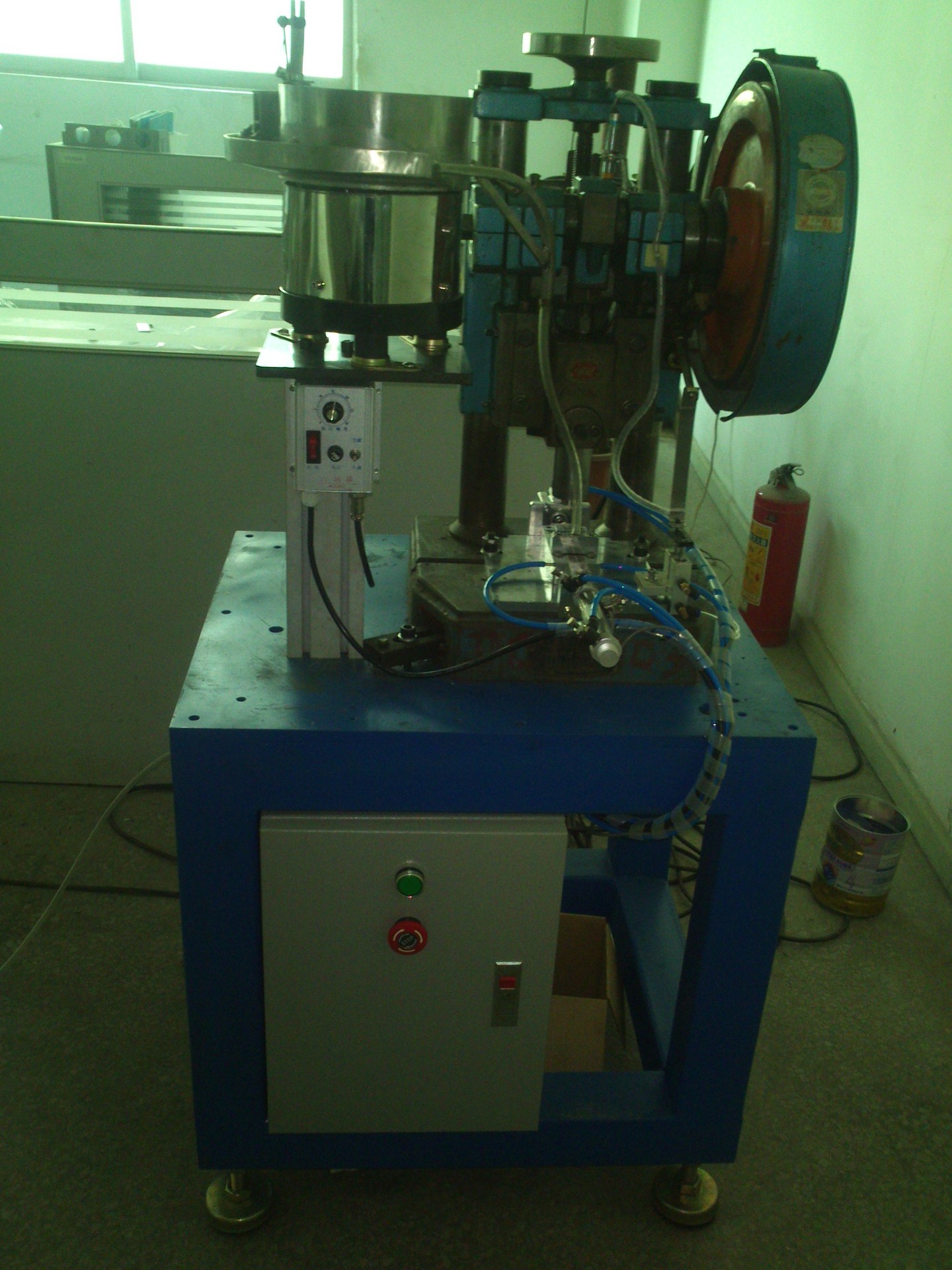 非标螺丝冲压机 振动盘自动送料冲压机 非标自动化冲压机