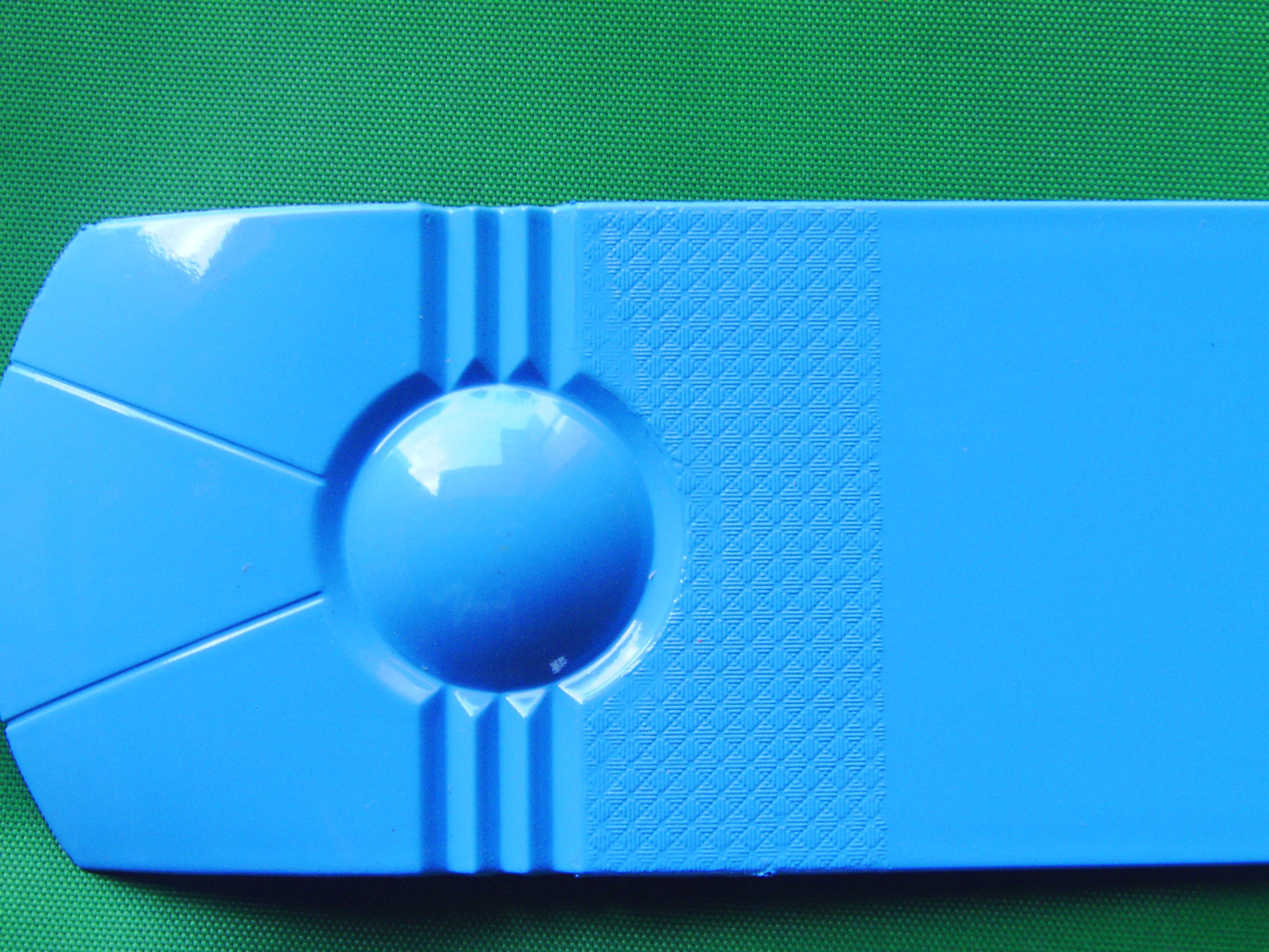 各种颜色 效果 本厂原先名称为  鹰克饰品厂   塑料,金属喷漆;abs  pp