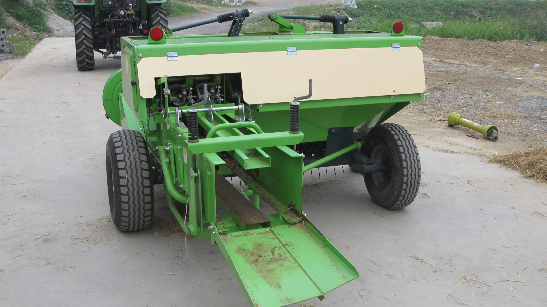 专业提供 全自动打捆机 拖拉机打捆机 固定秸秆打捆机