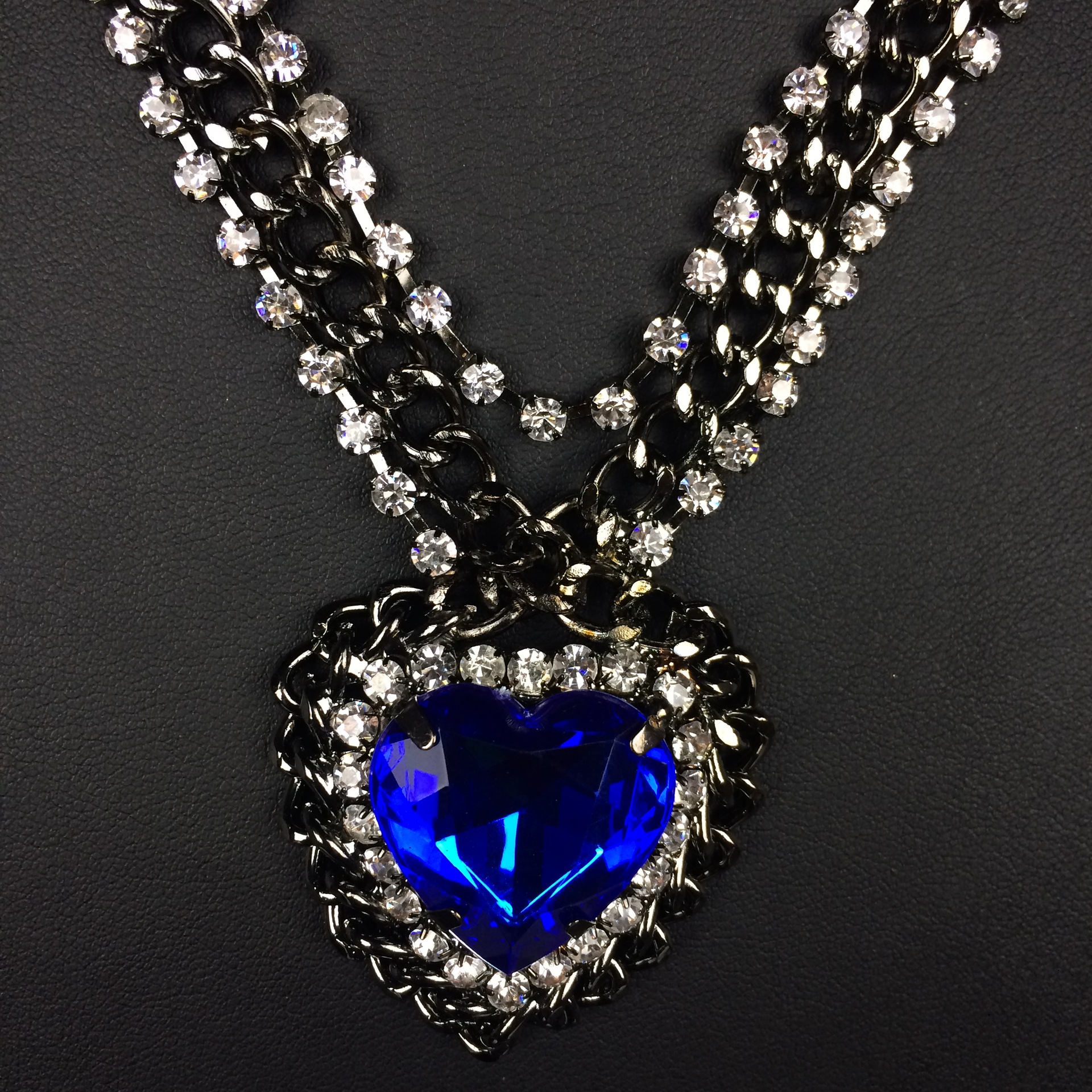 海洋之星蓝色心形宝石吊坠项链 枪黑镶钻链条短款锁骨链批发xl387