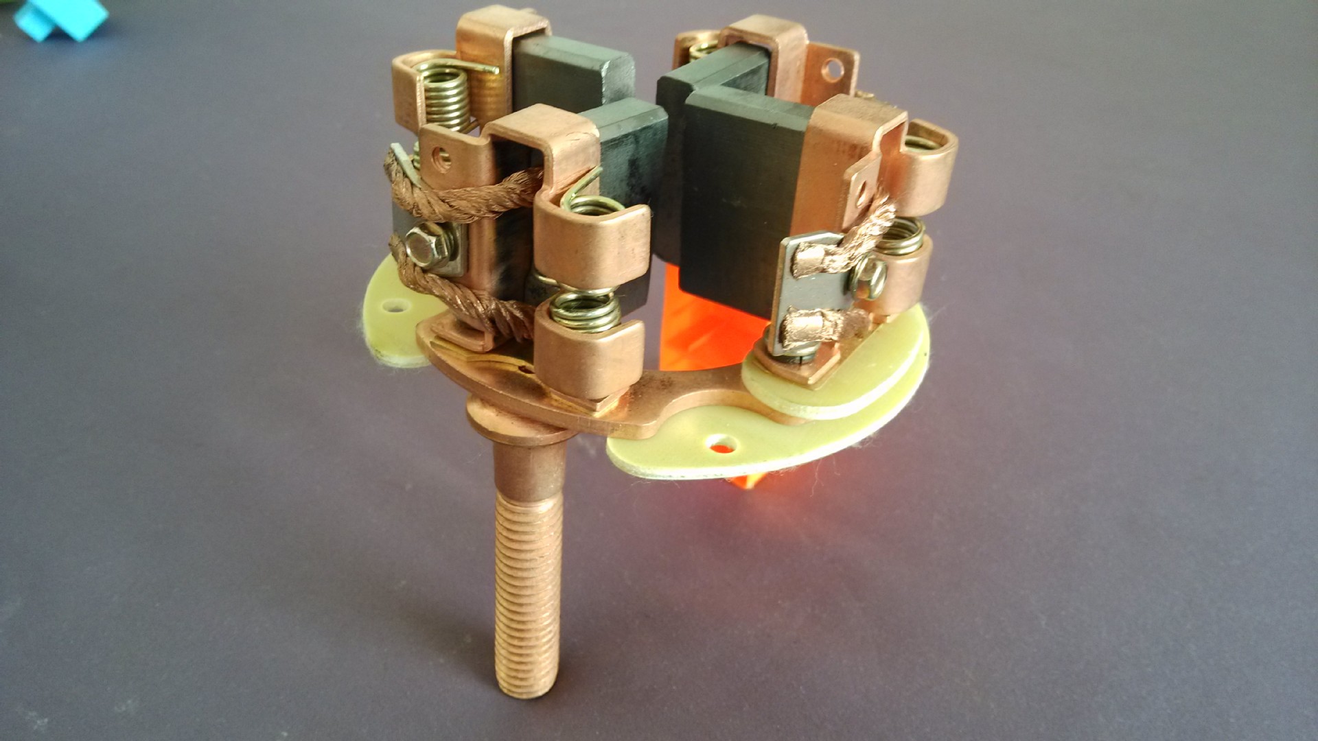 厂家直销69-102碳刷架总成,40mt碳刷架