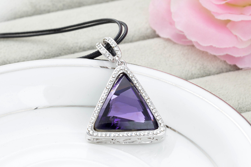 6671奥地利进口水晶吊坠项链 女款 三角形水晶项链外贸批发定做