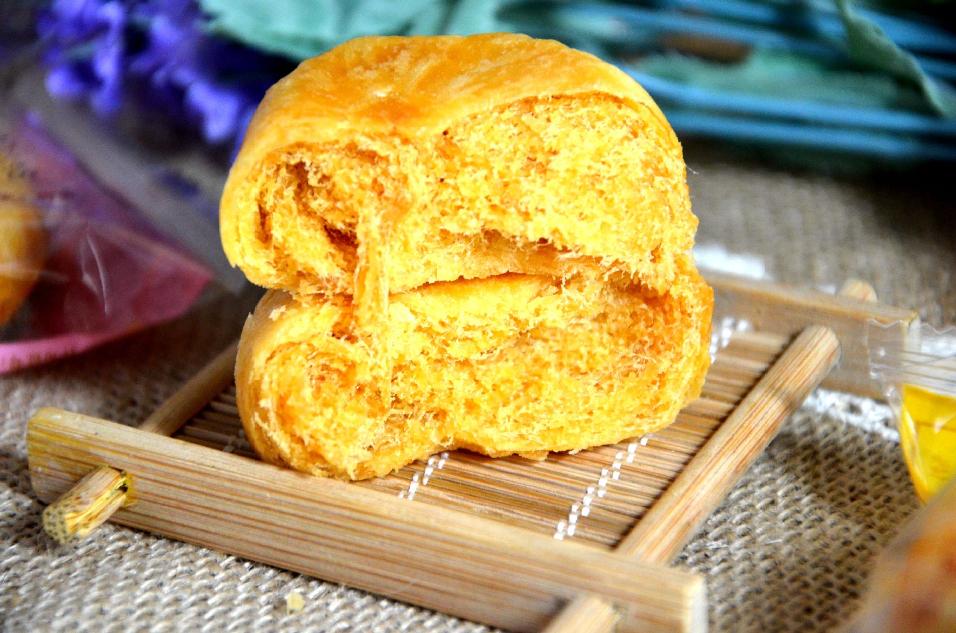 友臣肉松饼在淘宝人气超高,经常断货,可可吃后念念不