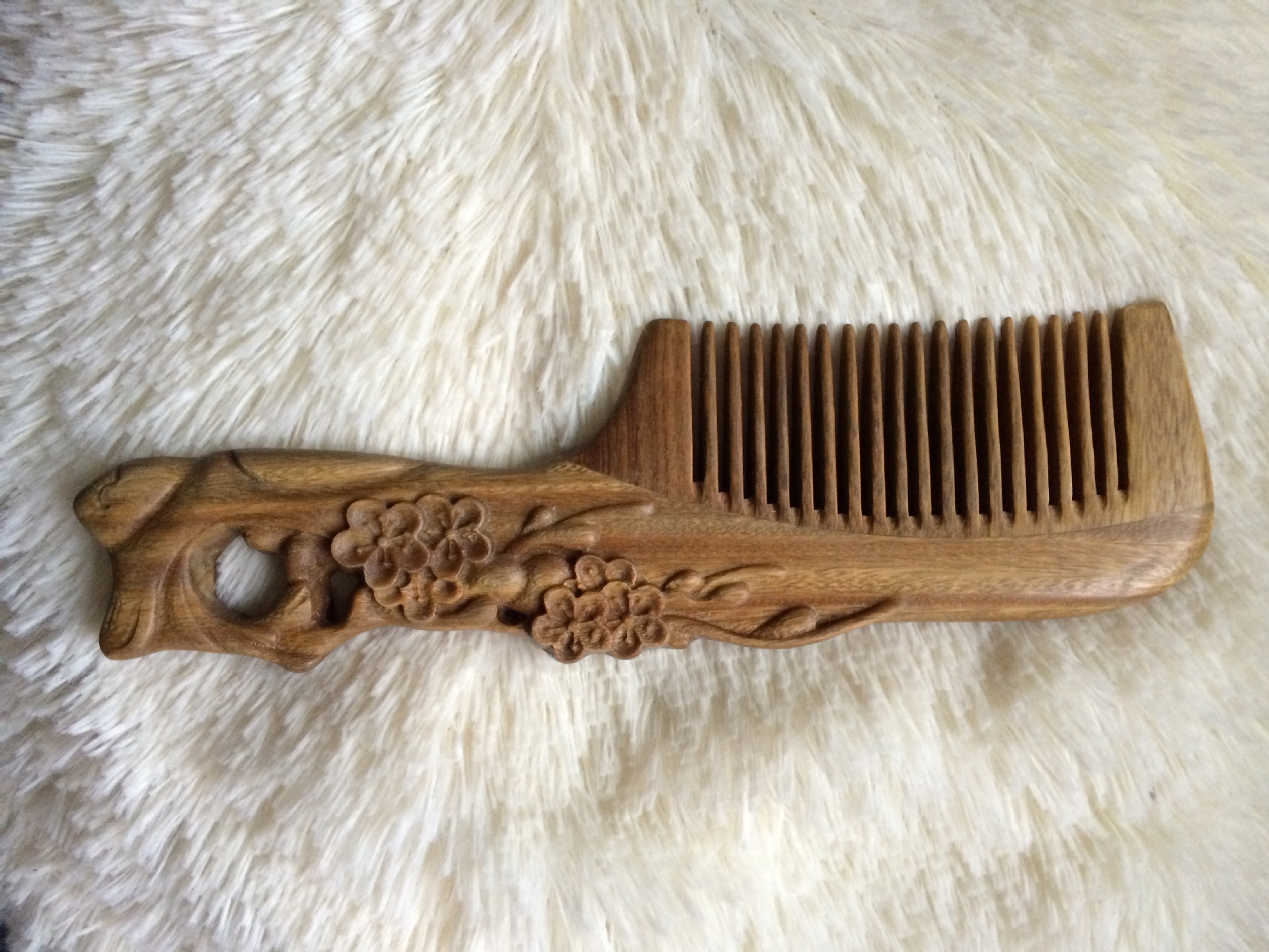 厂家直销 精品绿檀雕花木梳 雕花绿檀木梳雕花木梳大量批发寒梅梳