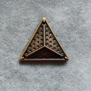 铜三角胸牌 手缝装饰牌 绣章 金属牌服装配料批发