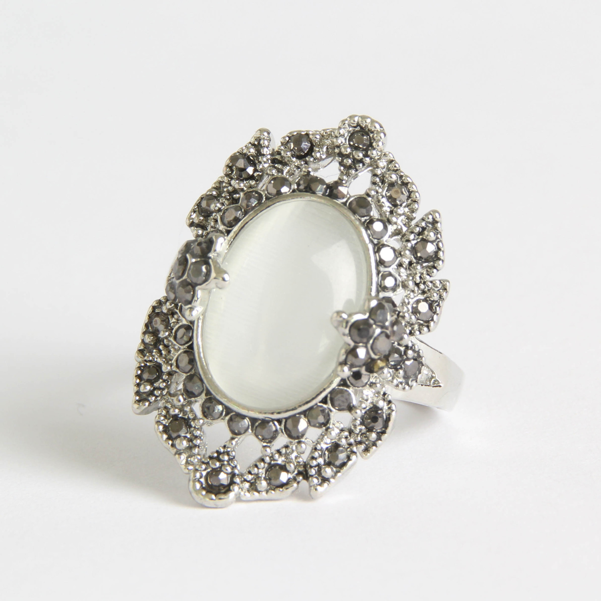 新款复古大颗粒透明白色水晶戒指 个性时尚厂家批发