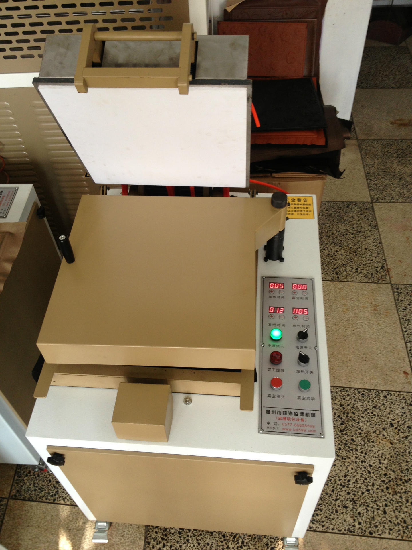 皮雕软包成型机 机器成型带封边完全一体成型 智能操作 精细平整