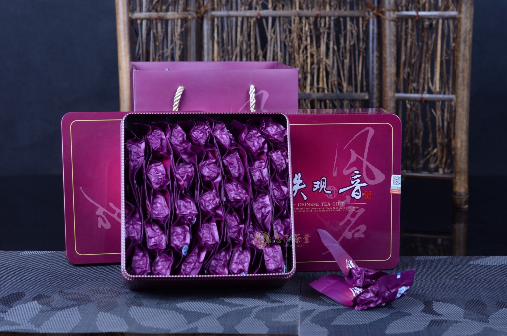 【品名】:特级礼盒装铁观音 紫色礼盒装 【品牌】:思泓茶叶 【香型】