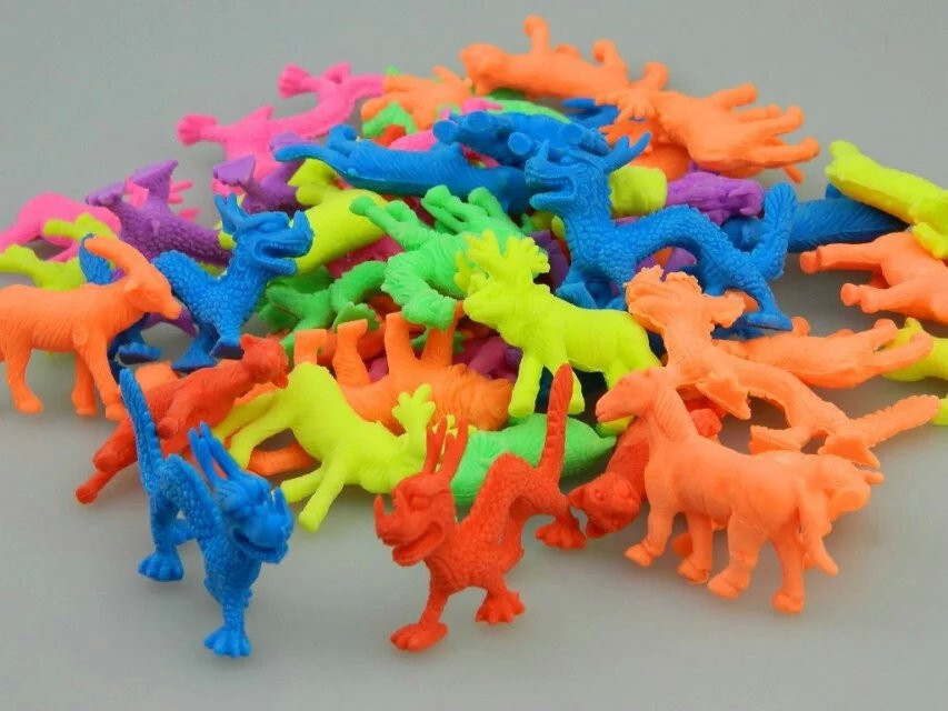 吸水膨胀地摊热卖中号十二生肖新奇益智玩具产地免费代理