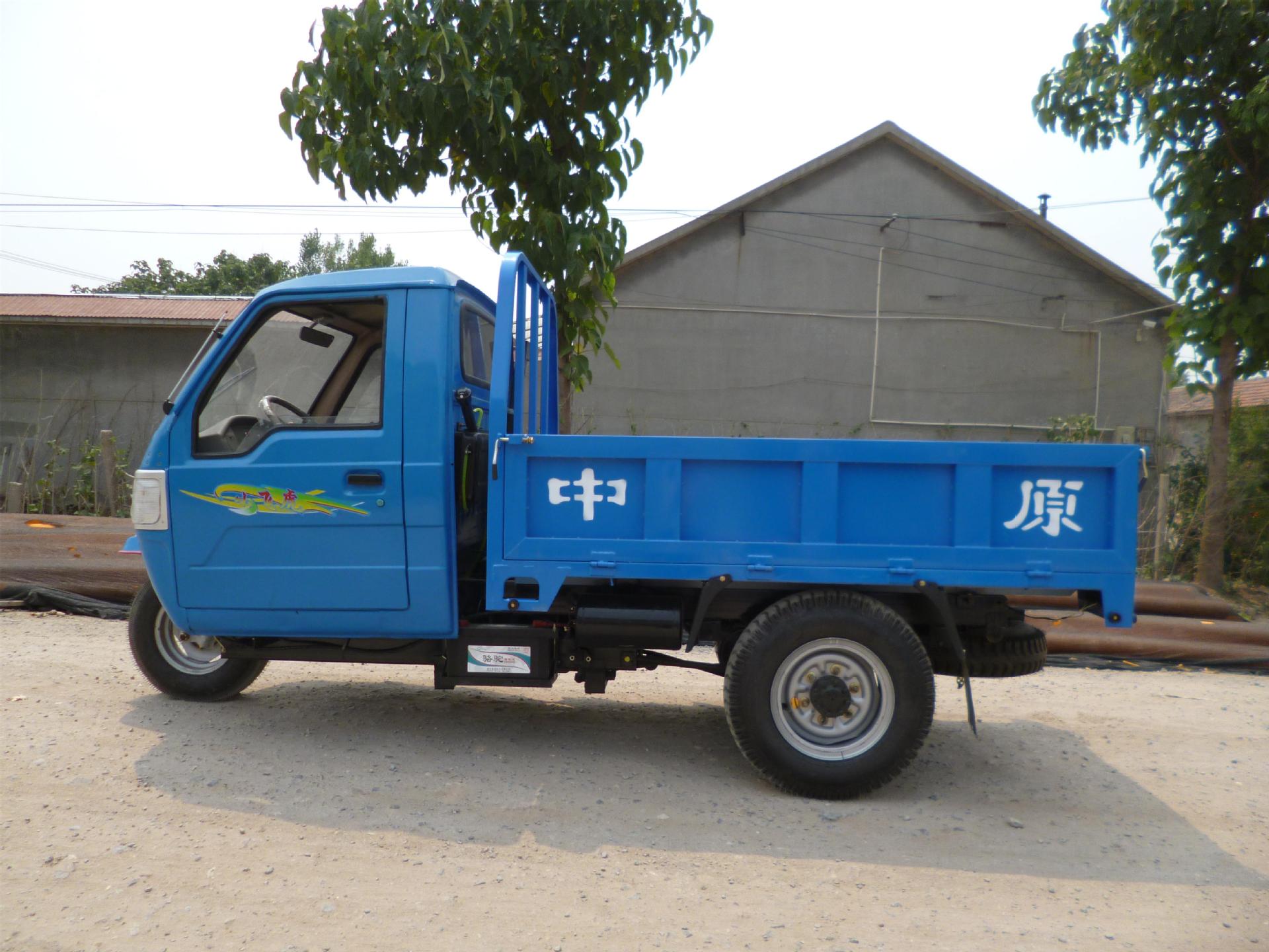 全封闭驾驶室,轴传动农用三轮车,带备胎断气刹,涡轮蜗杆方向机