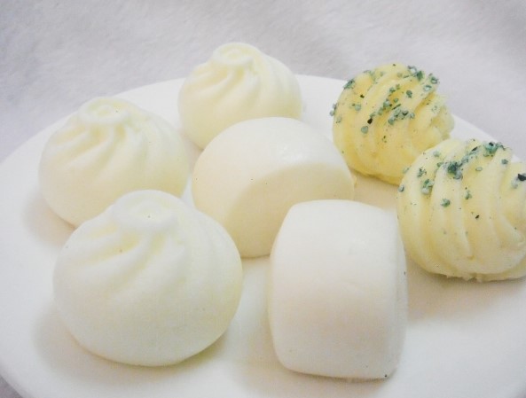 the small steamed bun / steamed stuffed bun food pendant hana