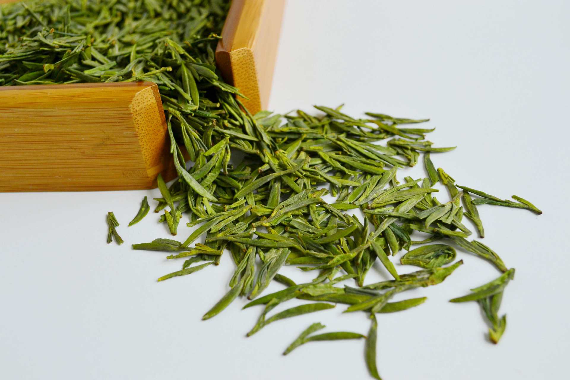 2015年新茶 特价爆款绿茶浓香型口感醇正竹叶青 散装茶叶厂家批发