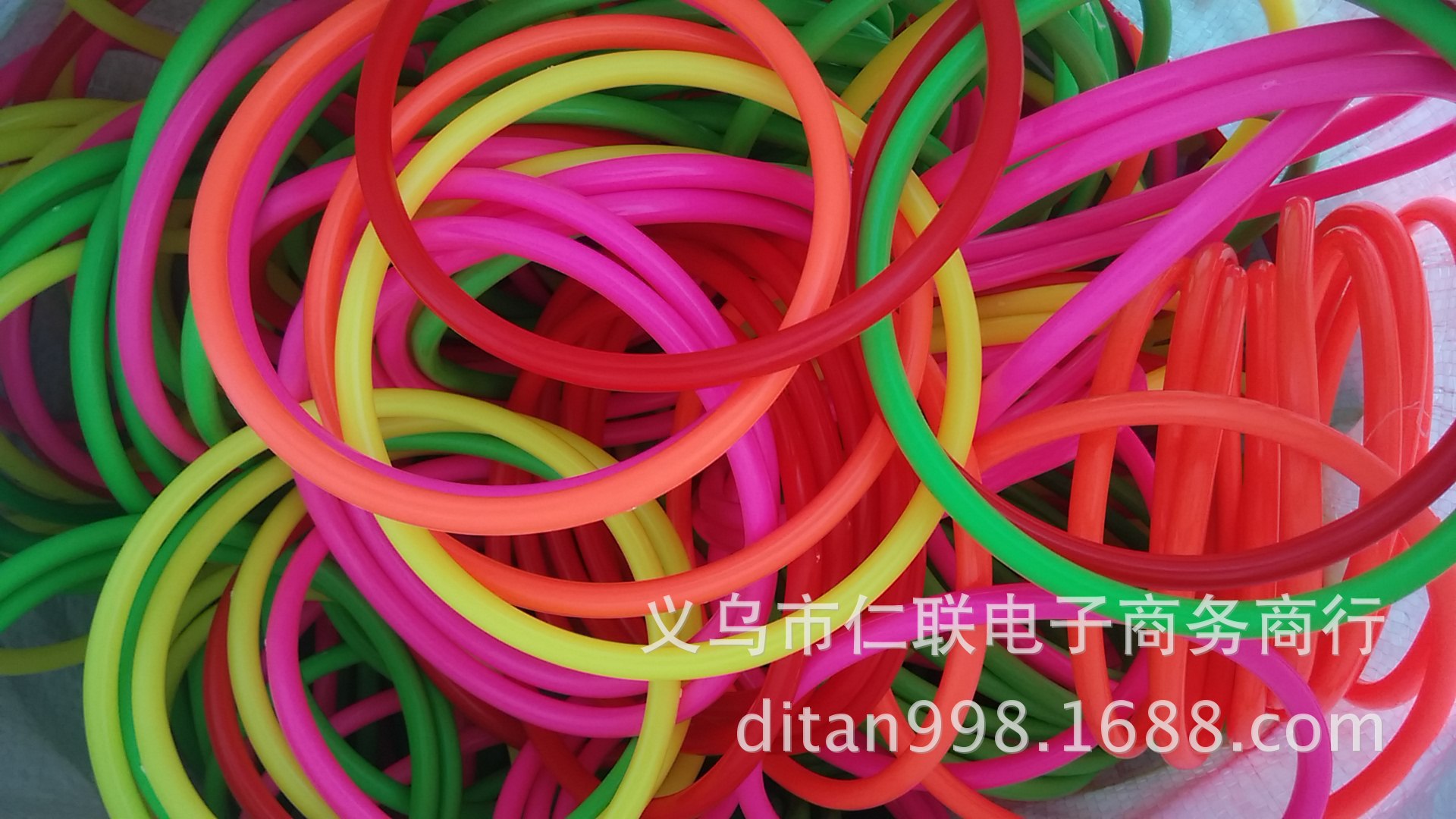 厂家直销地摊游戏套圈,塑料套圈,可选尺寸,颜色混搭批发