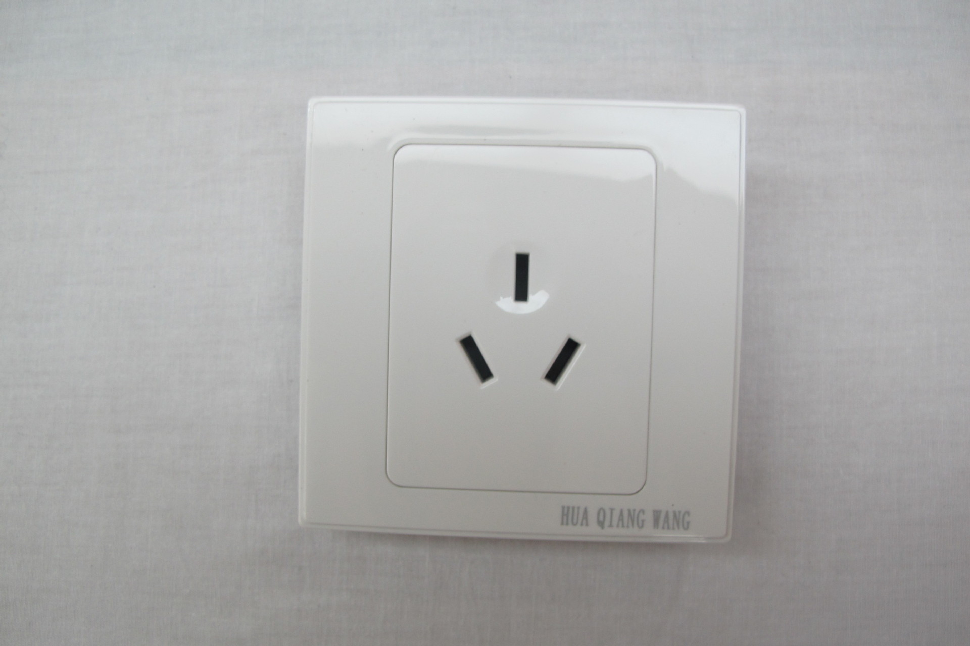 华强开关插座10a16a墙壁插座面板插座h9.8多功能万能限时特价出售