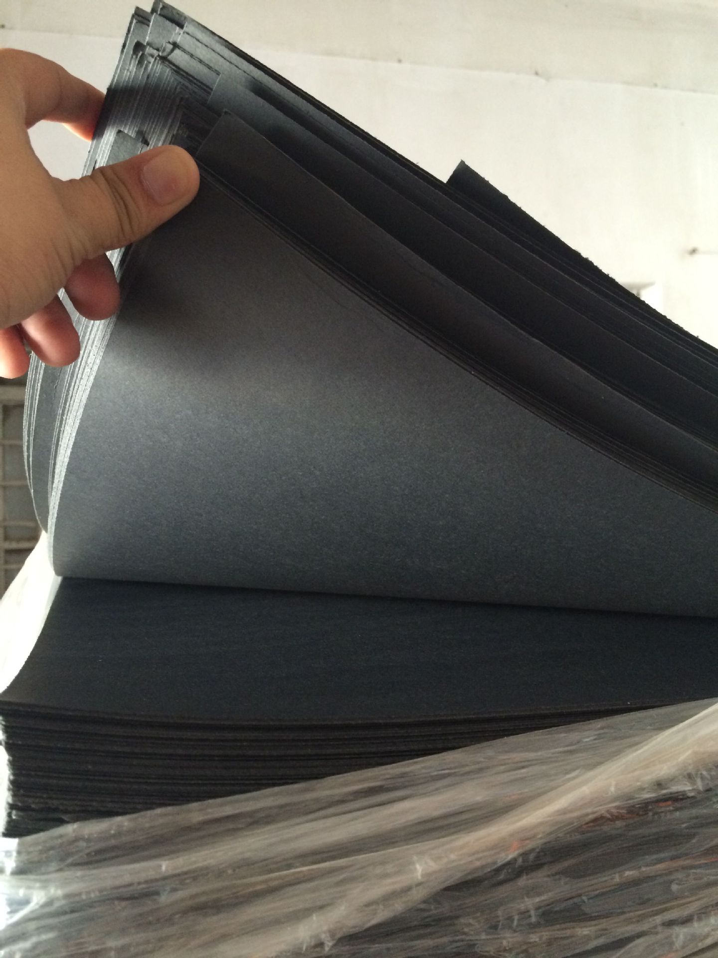 低价处理300g单涂黑卡纸特规纸