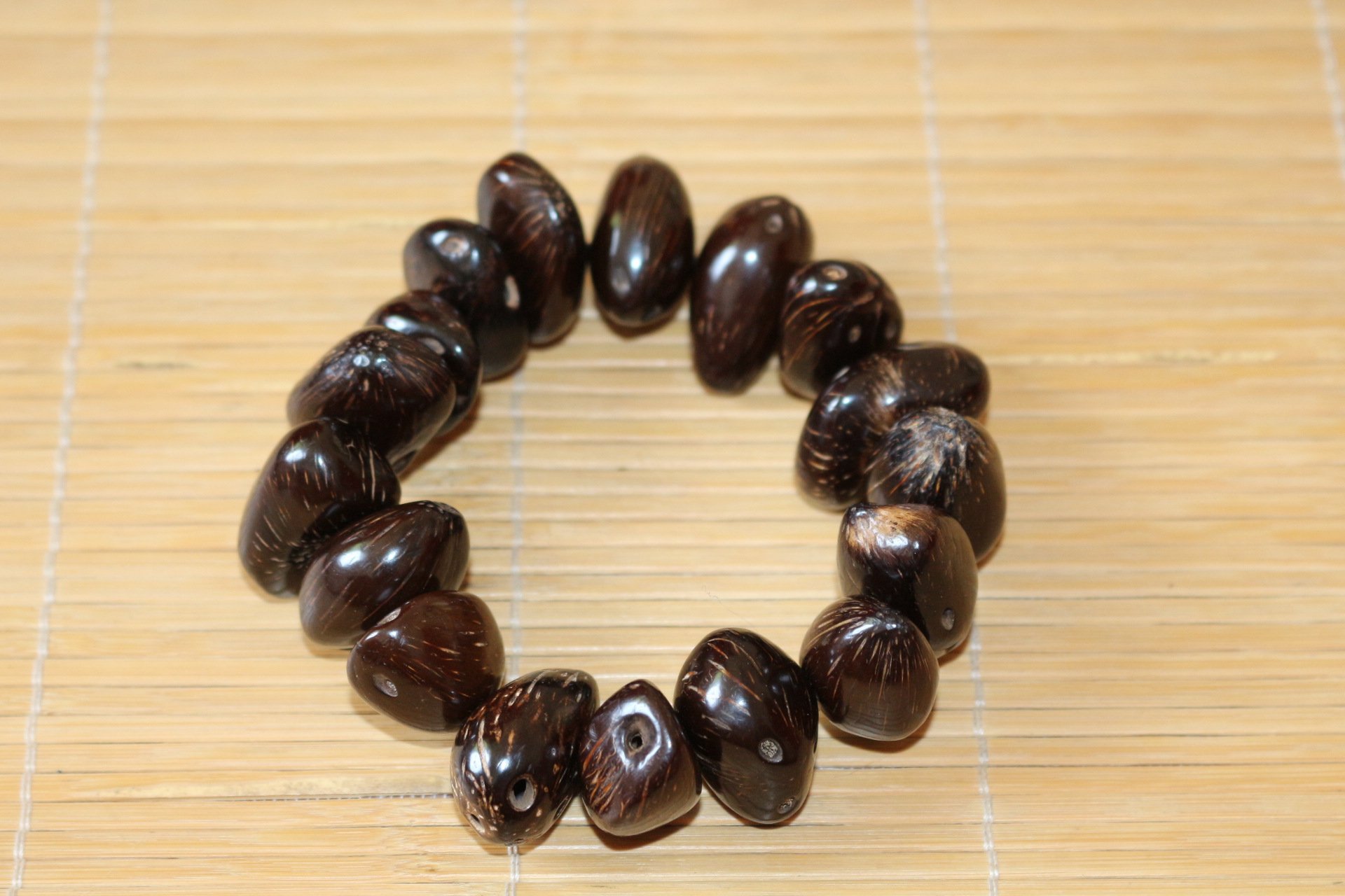 厂家直销天然三眼金猪菩提子批发佛珠工艺品 稀有菩提子 地摊爆款