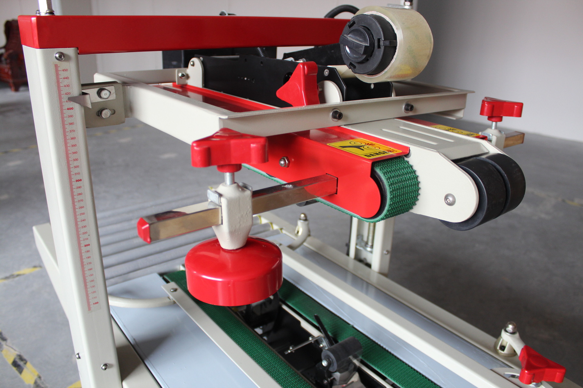 厂家供应自动纸箱封箱机 上下驱动一字型胶带式封箱封口机