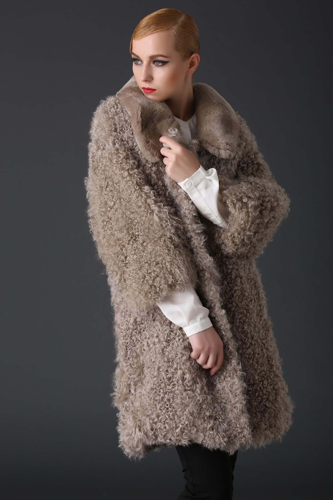 2014冬 欧美大牌中长款七分袖羊羔毛拼獭兔毛领皮草外套 皮草大衣