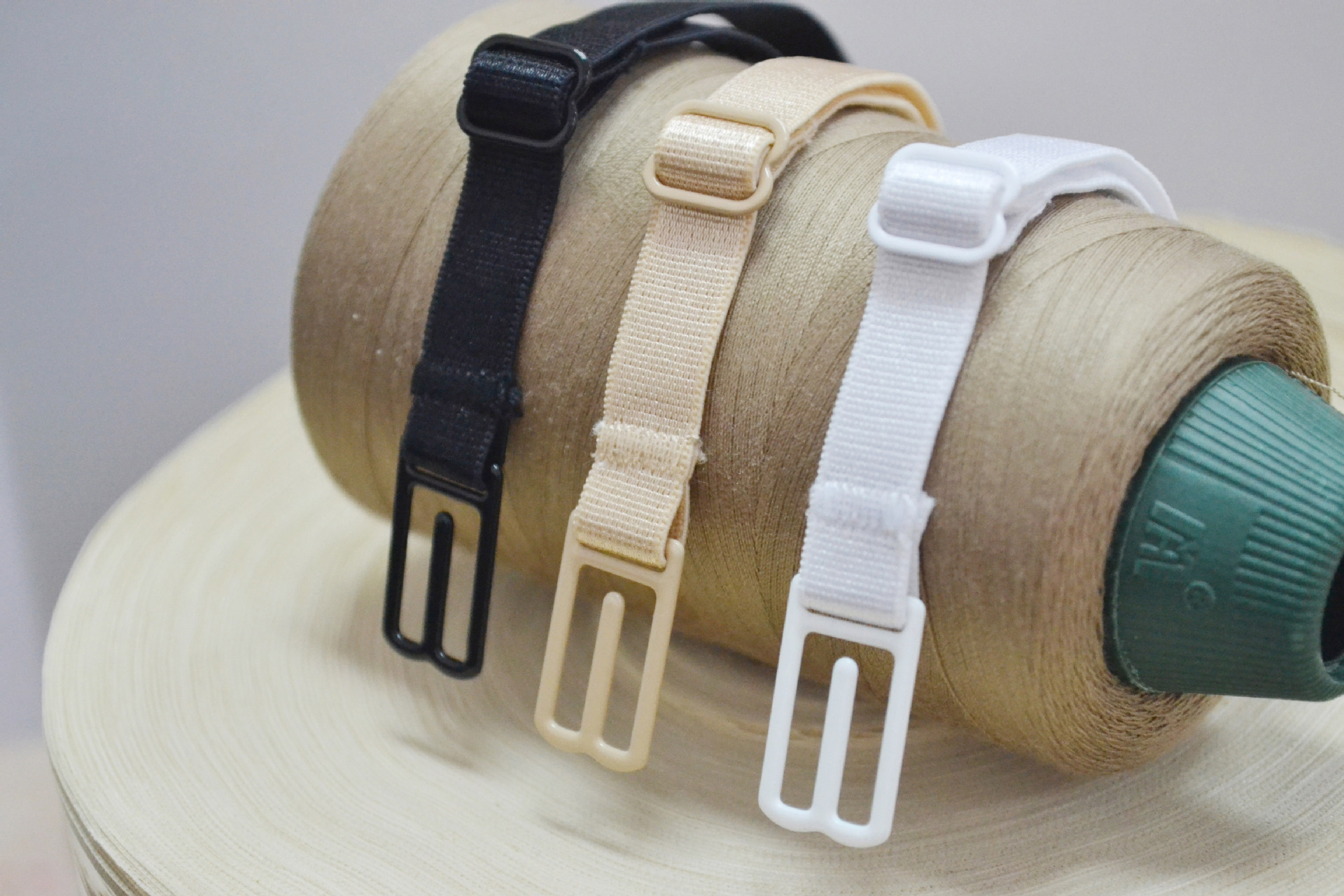 厂家批发淘宝热卖运动内衣防滑扣肩带文胸防滑带高弹肩带多色