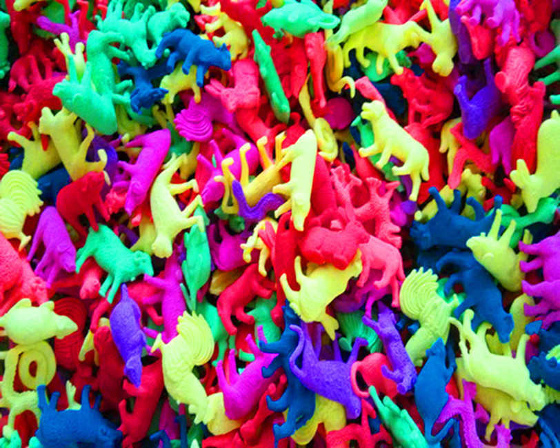 吸水膨胀地摊热卖中号十二生肖新奇益智玩具产地免费代理