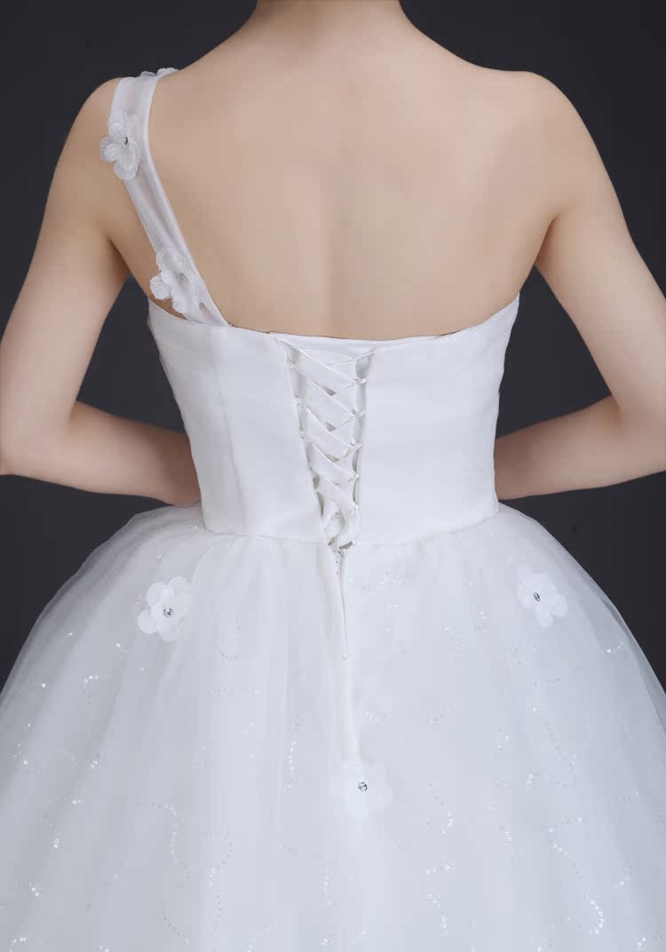 2015正品春夏新款韩版单肩绑带款婚纱抹胸花瓣装饰齐地婚纱苏州图片