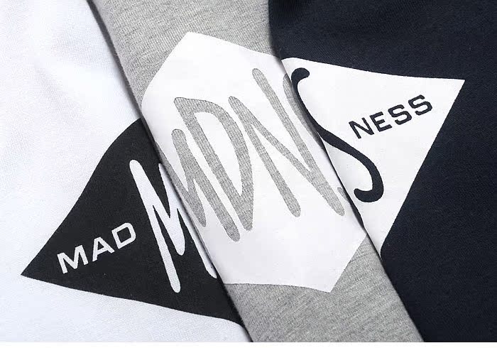 潮货基地 余文乐 madness 前菱形英文印花短袖t恤 tee