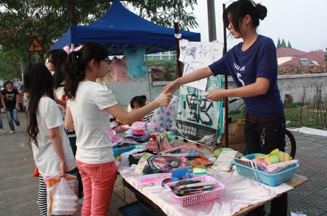 江湖摆地摊夜市之美女