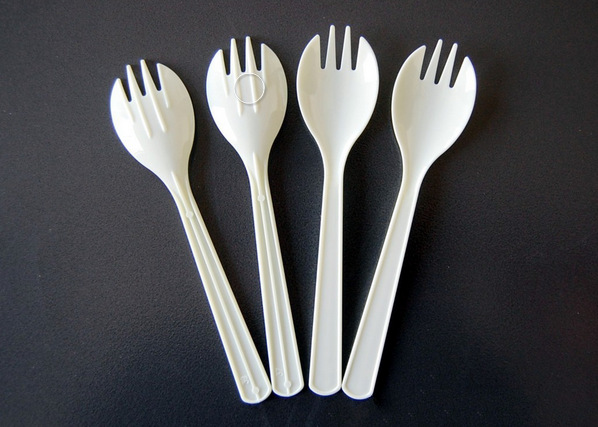 厂家专供优质 一次性塑料叉勺 纯白叉勺一体 单支叉勺环保餐具