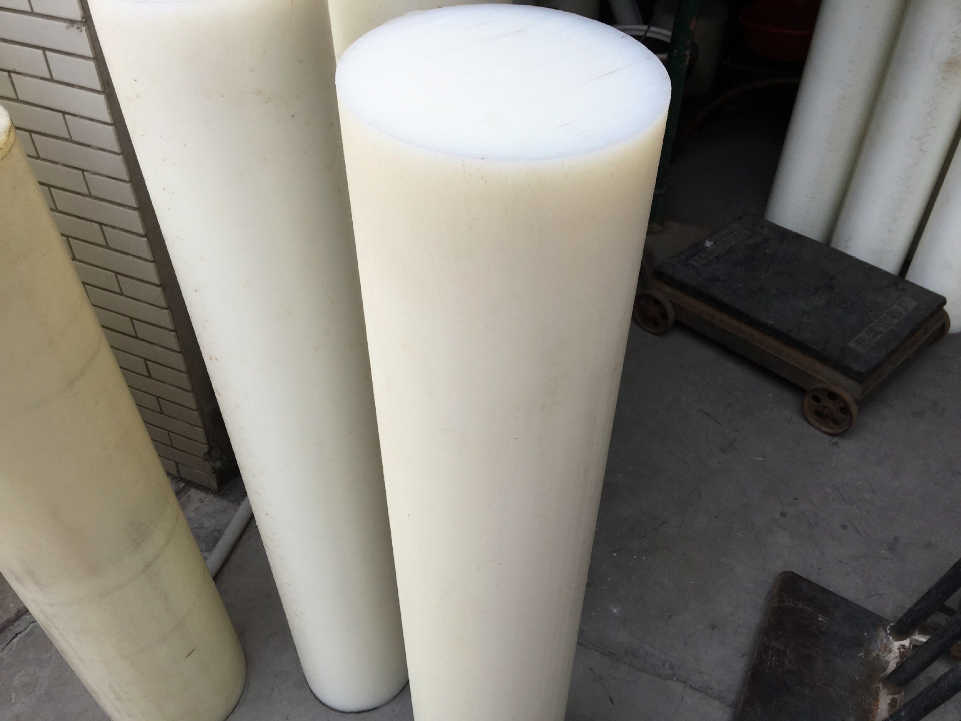 mc尼龙棒,白色,黄色,蓝色圆形改性塑料棒,进口巴斯夫加纤pa6