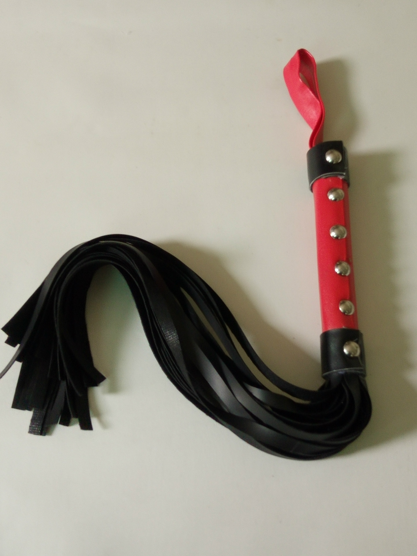 另类成人性用品批发彩色情趣多钉皮鞭道具情趣皮革玩具优价供货