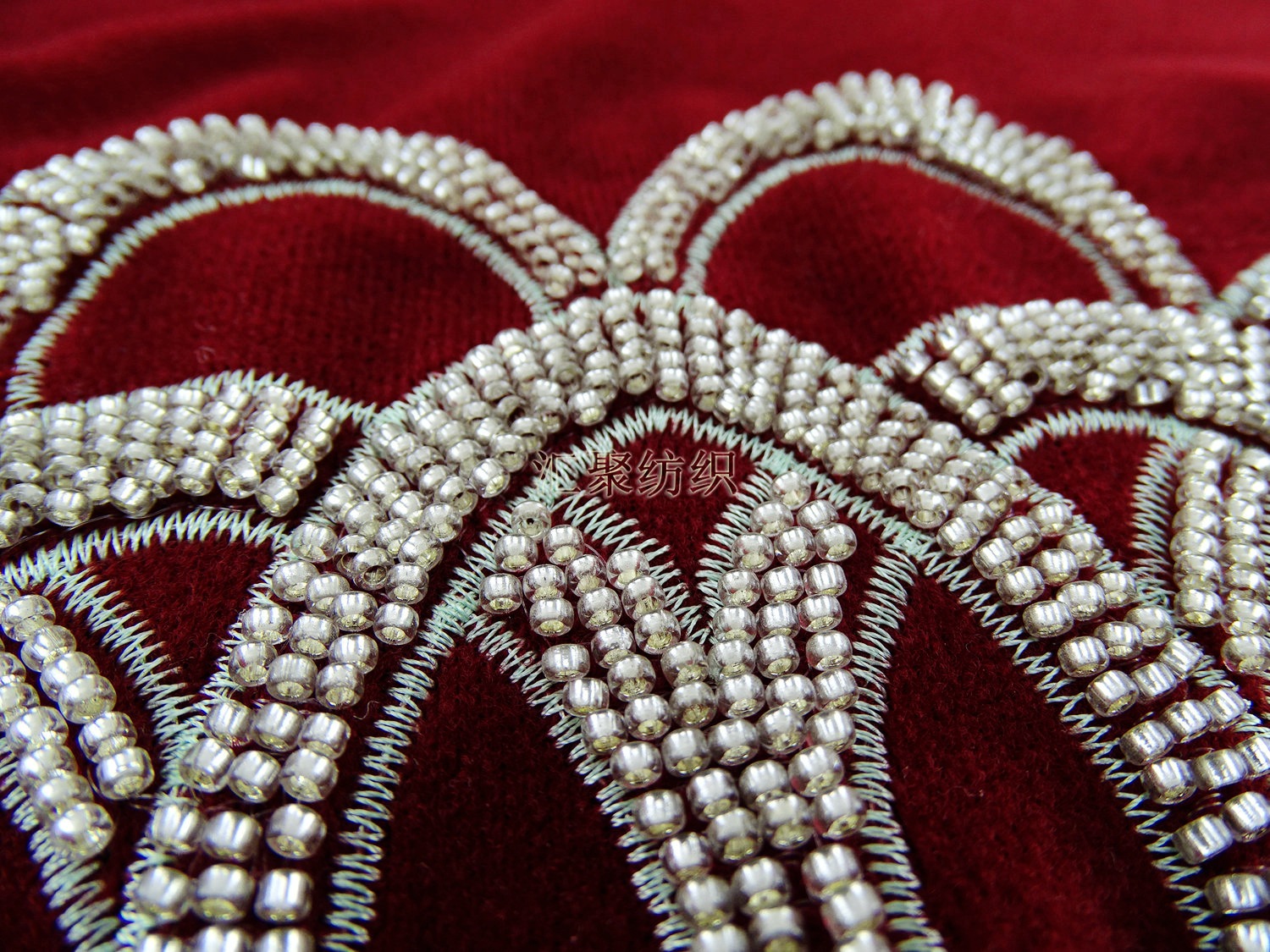 机绣珠管 机器钉珠加工 珠管绣 裁片绣 平绣珠管绣二合一绣花