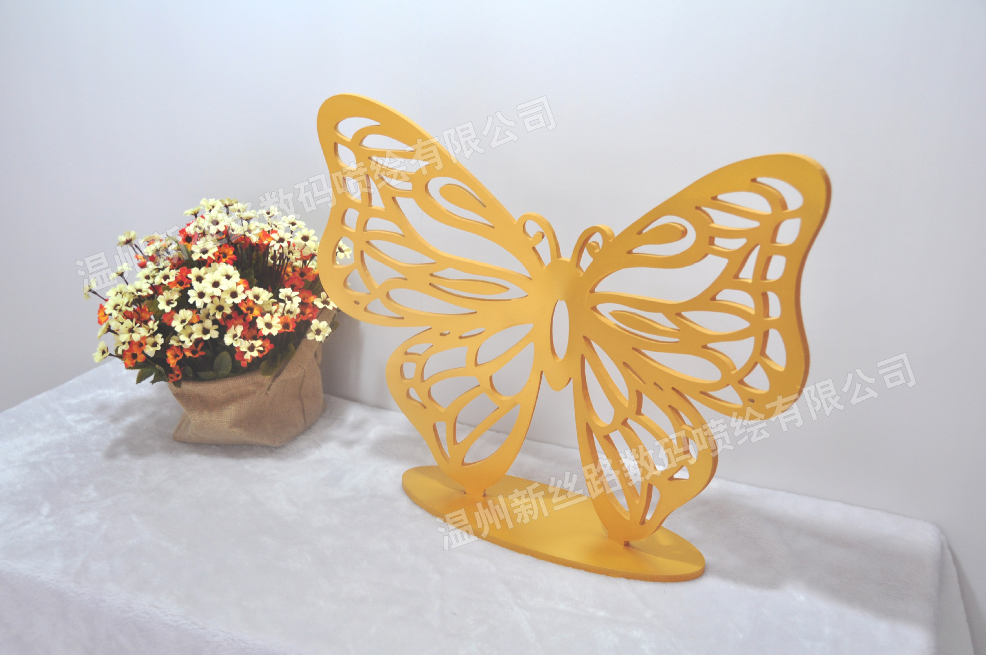 雪弗板蝴蝶造型雕刻 简约现代橱窗摆设道具 创意展柜陈列布置道具