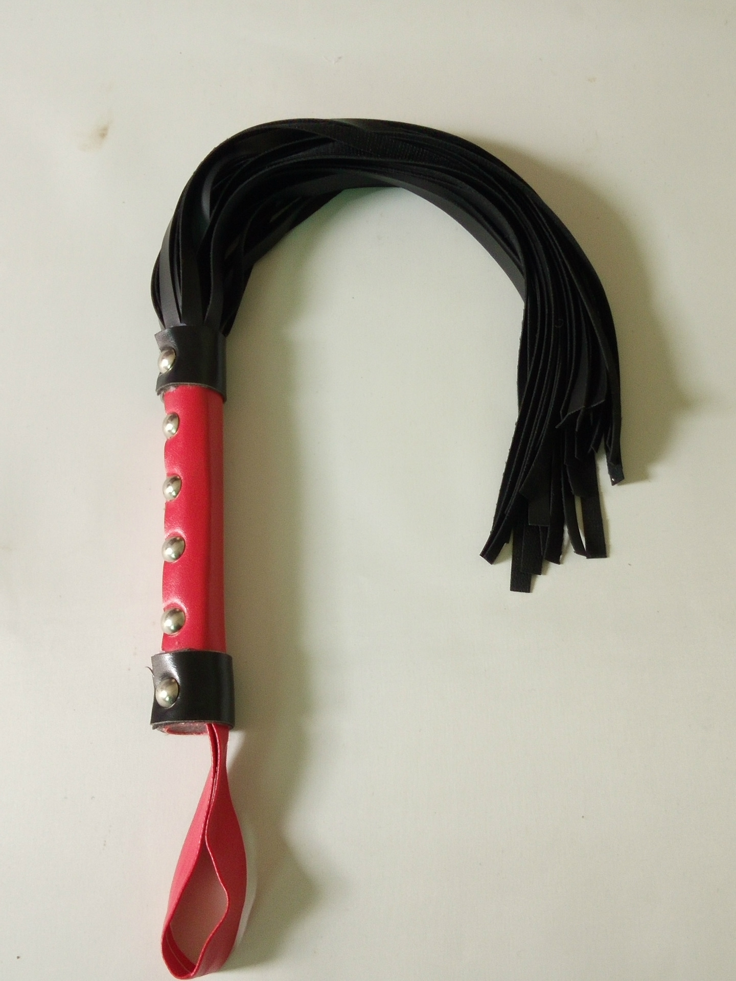 另类成人性用品批发彩色情趣多钉皮鞭道具情趣皮革玩具优价供货