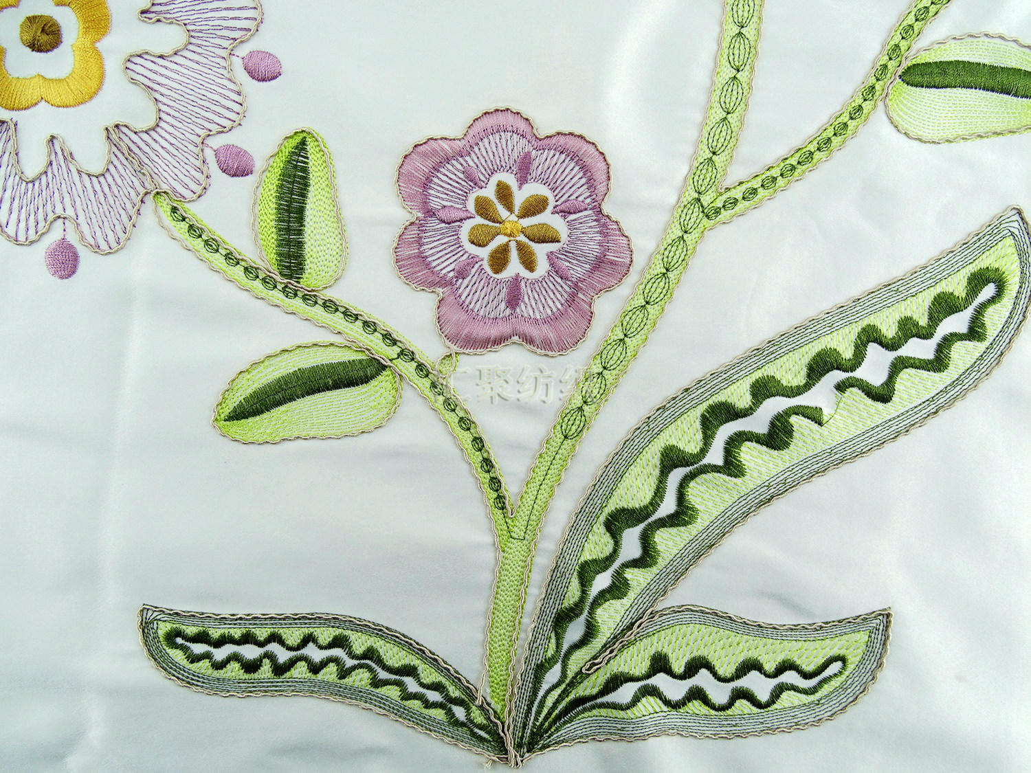 平绣加工 平绣 绳绣 特种电脑绣花 多色太阳花 定制花型