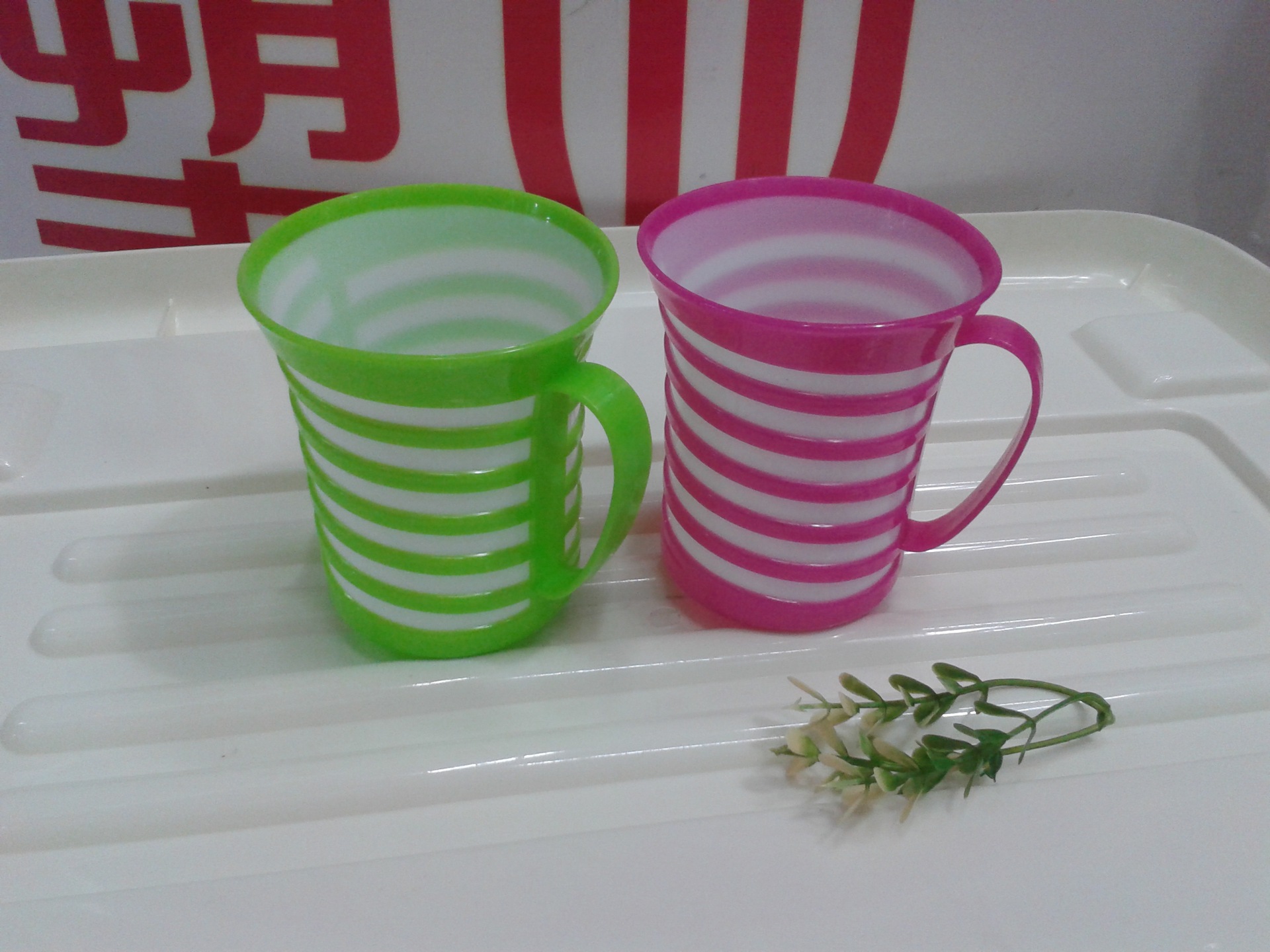 厂家直销701有手柄双色塑料口杯环保材质顺士达塑业水生活