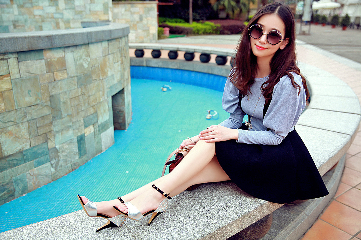 爱玉足2015新款真皮高跟凉鞋女露趾包跟细跟钮钉罗马鞋支持代发价格 -