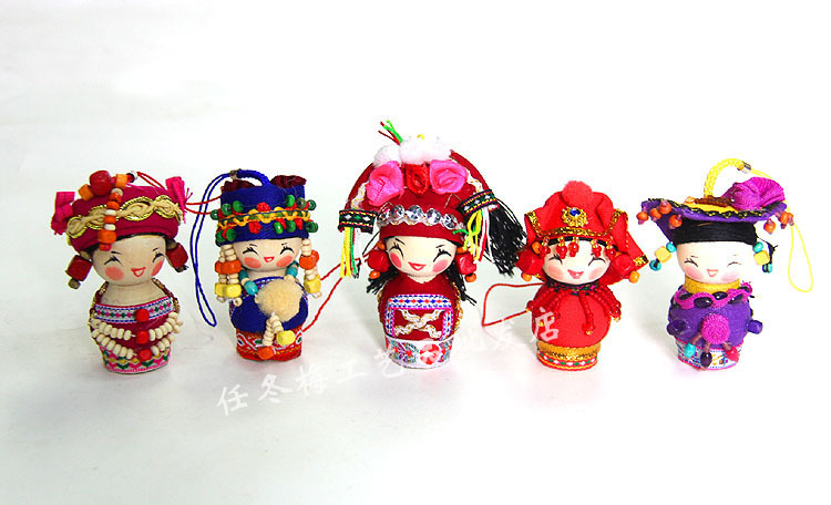 云南昆明云南民族风挂件批发 一手货源 木制吊娃 木质民族娃娃 七彩小